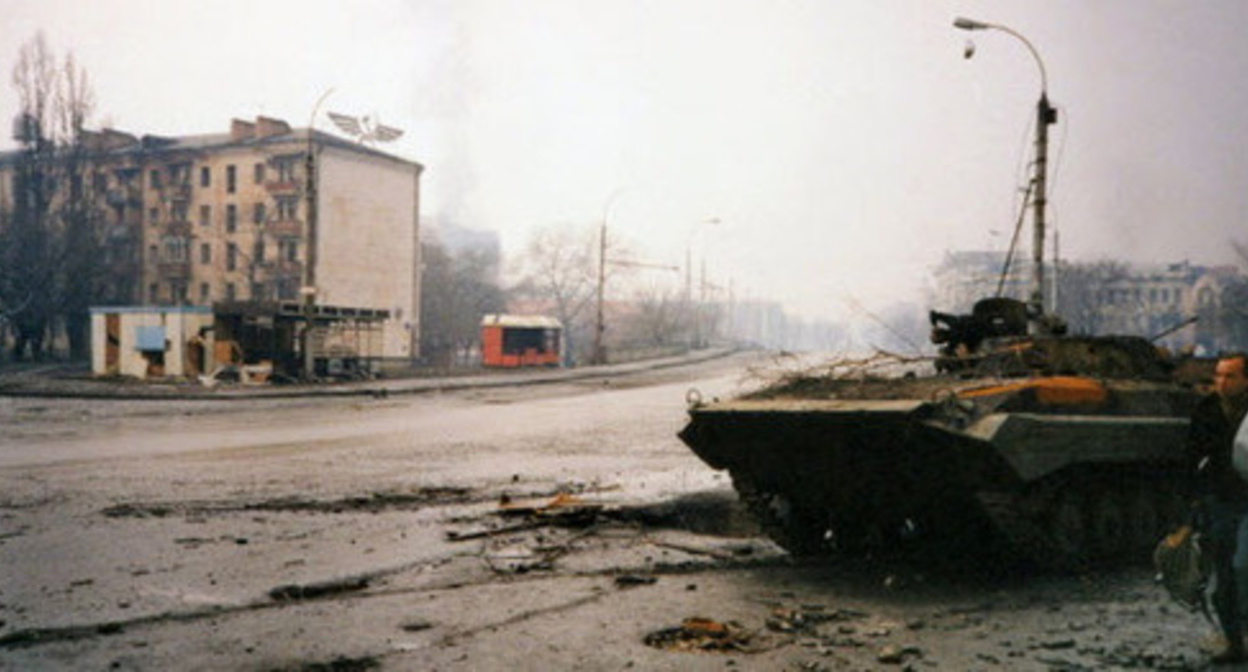 Грозный в первую чеченскую военную кампанию. Фото: Vladimir Varfolomeev https://www.flickr.com Грозный в первую чеченскую военную кампанию. Фото: Vladimir Varfolomeev https://www.flickr.com