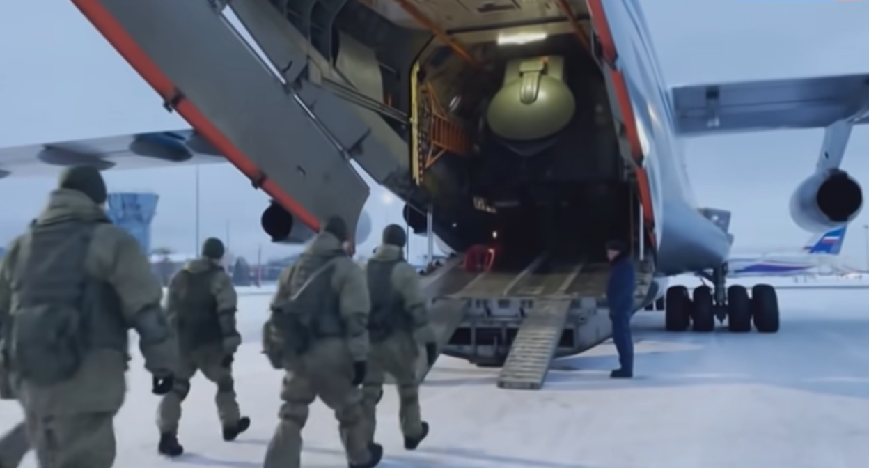 Переброска военных самолетами в Казахстан. Скриншот с видео "Россия 24", https://www.youtube.com/watch?v=NX9PKeQvNQo Переброска военных самолетами в Казахстан. Скриншот с видео "Россия 24", https://www.youtube.com/watch?v=NX9PKeQvNQo