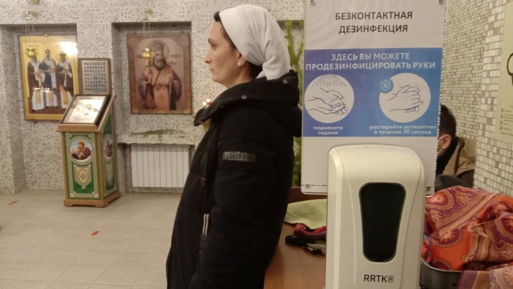 Антисептическое средство в храме Сергия Радонежского в Волгограде. Фото Вячеслава Ященко для "Кавказского узла" Антисептическое средство в храме Сергия Радонежского в Волгограде. Фото Вячеслава Ященко для "Кавказского узла"