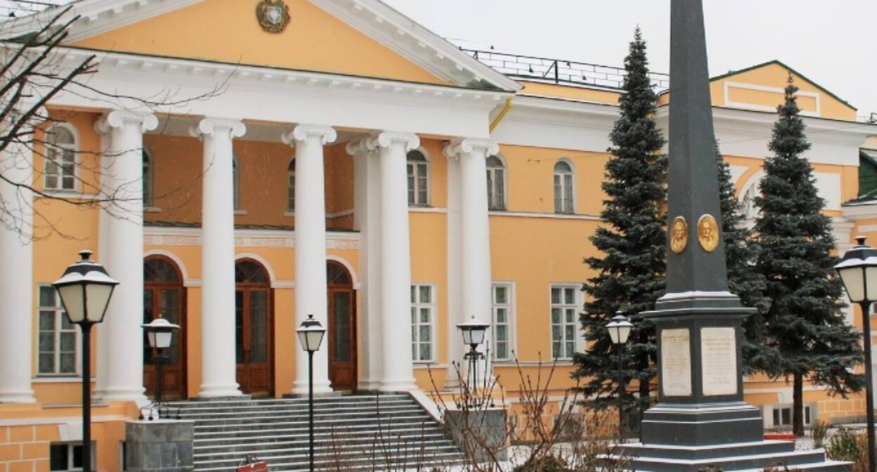 Здание посольства Армении в Москве. Фото со страницы ведомства в Facebook.
https://www.facebook.com/armembrus/photos/a.379408789110931/517153032003172 Здание посольства Армении в Москве. Фото со страницы ведомства в Facebook.
https://www.facebook.com/armembrus/photos/a.379408789110931/517153032003172