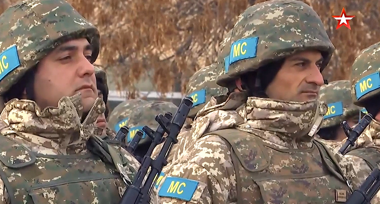 Участники церемонии завершения миротворческой операции ОДКБ. Кадр видео ТК "Звезда" https://tvzvezda.ru/news/20221131258-48wDj.html Участники церемонии завершения миротворческой операции ОДКБ. Кадр видео ТК "Звезда" https://tvzvezda.ru/news/20221131258-48wDj.html