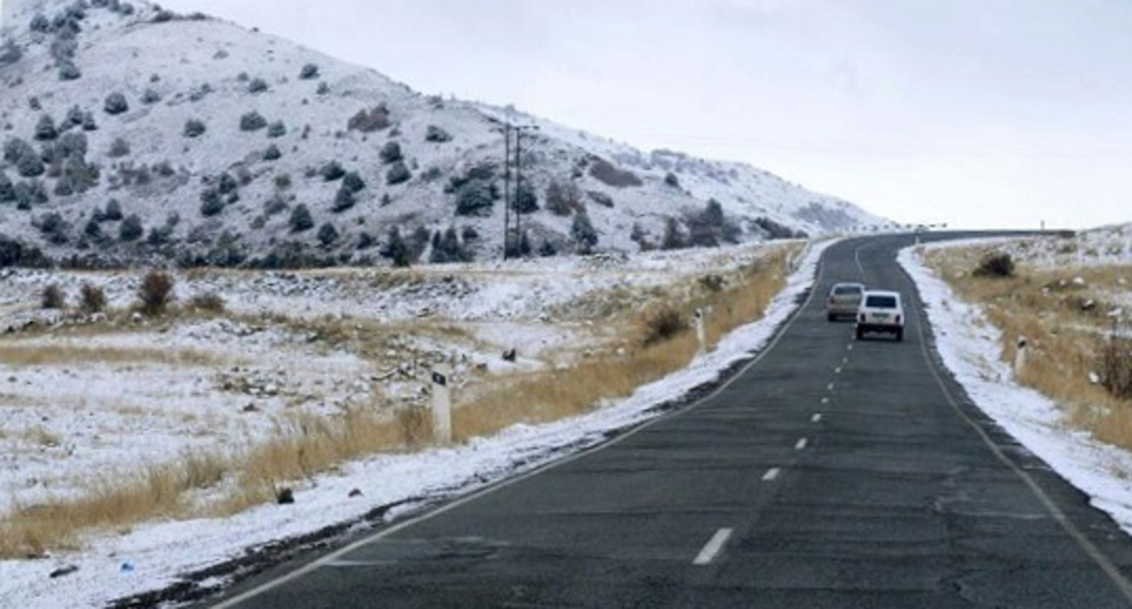 Дорога в Армении. Фото пресс-службы МЧС Армении http://www.mes.am/ru/roadsinarmenia/item/2022/01/11/0805/ Дорога в Армении. Фото пресс-службы МЧС Армении http://www.mes.am/ru/roadsinarmenia/item/2022/01/11/0805/