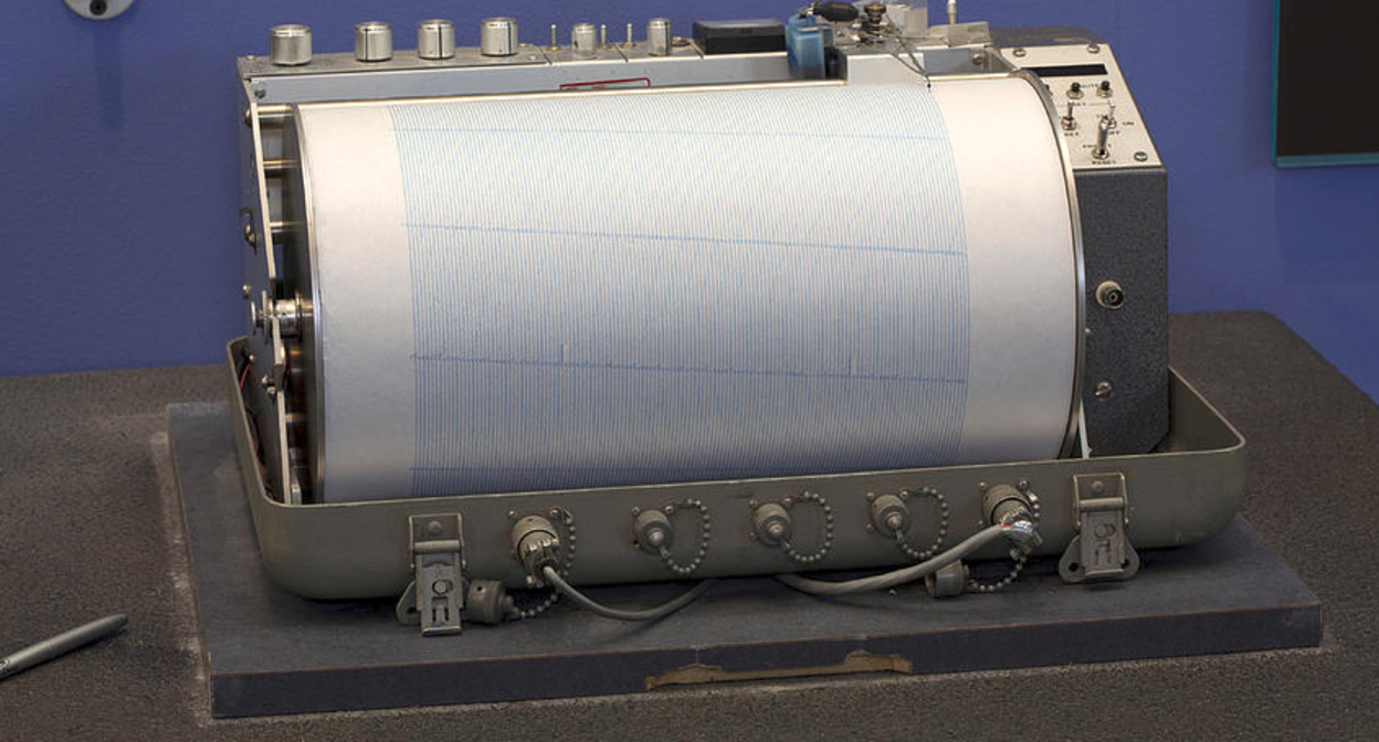 Сейсмограф. Фото Science Stock Photography https://fineartamerica.com/featured/seismograph-science-stock-photography.html Сейсмограф. Фото Science Stock Photography https://fineartamerica.com/featured/seismograph-science-stock-photography.html