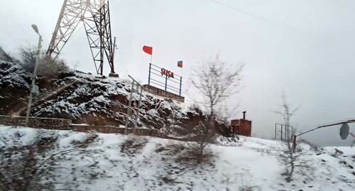 Въезд в Шуши с азербайджанским и турецким флагами, декабрь 2020 года. Фото Давида Симоняна для "Кавказского узла" Въезд в Шуши с азербайджанским и турецким флагами, декабрь 2020 года. Фото Давида Симоняна для "Кавказского узла"
