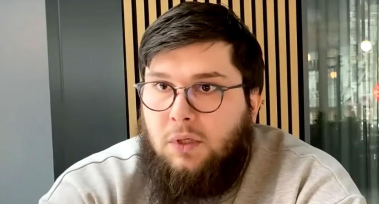 Ибрагим Янгулбаев, стоп-кадр видео канала sotavision , https://www.youtube.com/watch?time_continue=365&v=WbBv-jE47Zs&feature=emb_logo Ибрагим Янгулбаев, стоп-кадр видео канала sotavision , https://www.youtube.com/watch?time_continue=365&v=WbBv-jE47Zs&feature=emb_logo