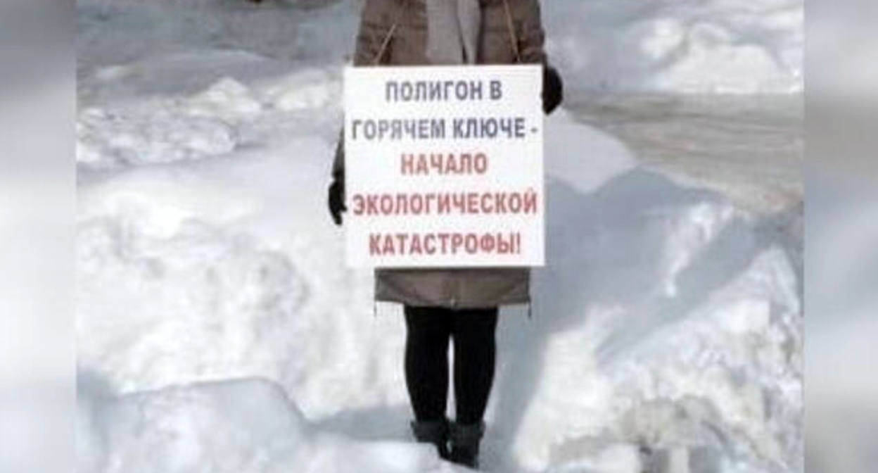 Жительница Горячего Ключа на одиночном пикете против строительства мусорного полигона в курортном городе. Скриншот сообщения канала Горячий Ключ инфо https://www.instagram.com/_gk_info/ Жительница Горячего Ключа на одиночном пикете против строительства мусорного полигона в курортном городе. Скриншот сообщения канала Горячий Ключ инфо https://www.instagram.com/_gk_info/