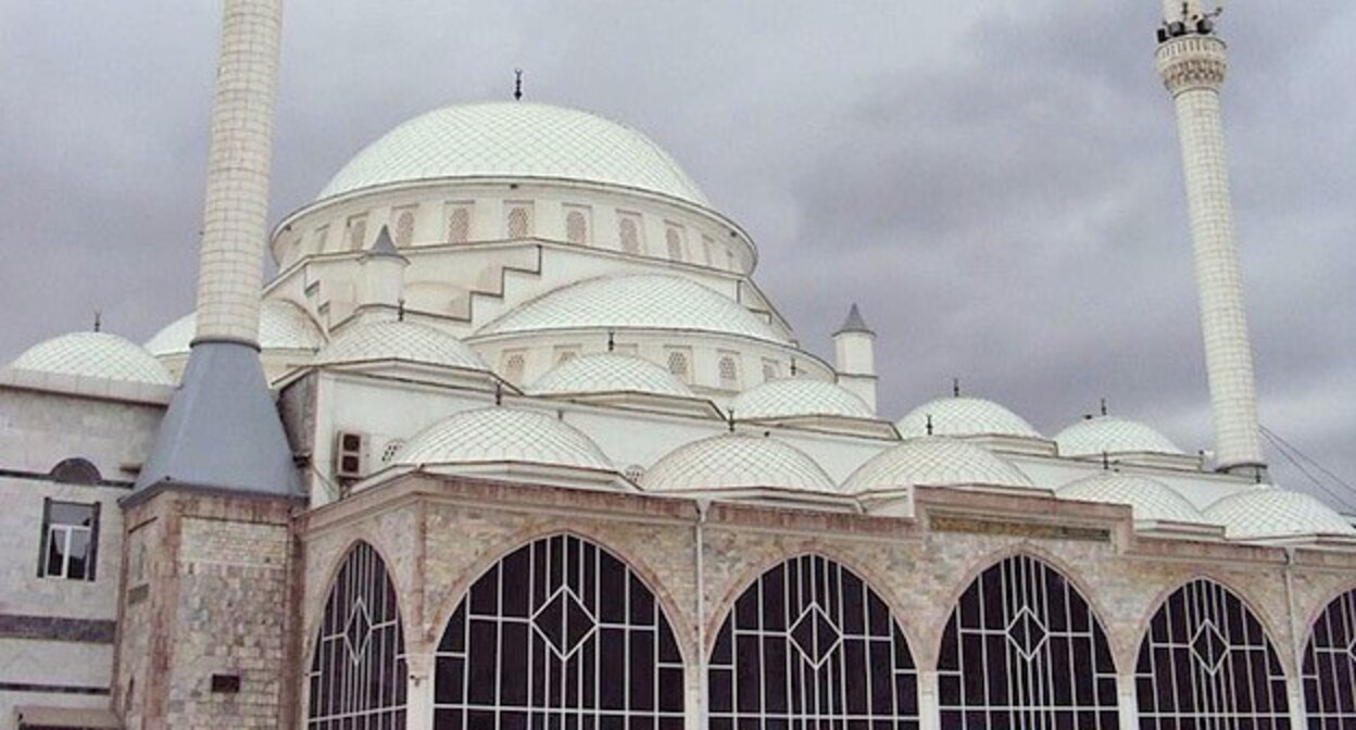 Джума-мечеть в Махачкале. Фото: АбуУбайда https://ru.wikipedia.org/ Джума-мечеть в Махачкале. Фото: АбуУбайда https://ru.wikipedia.org/
