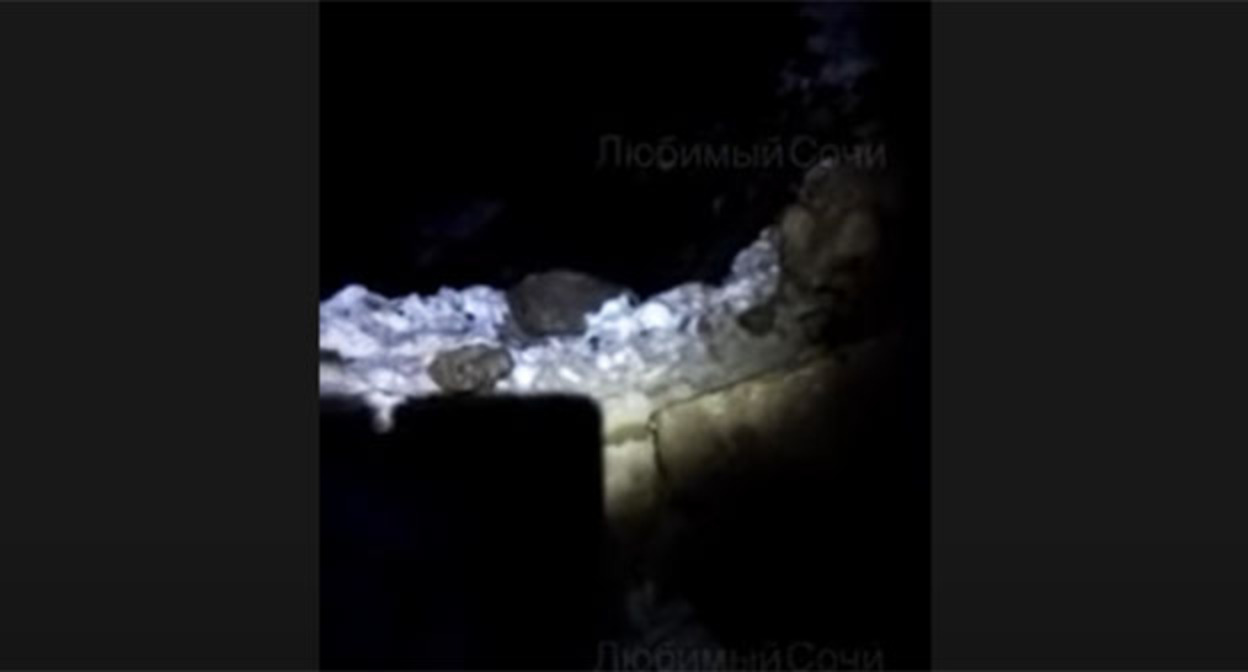 Оползень в Сочи. Скриншот видео https://www.youtube.com/watch?v=1Z8Pp6vT_ug Оползень в Сочи. Скриншот видео https://www.youtube.com/watch?v=1Z8Pp6vT_ug