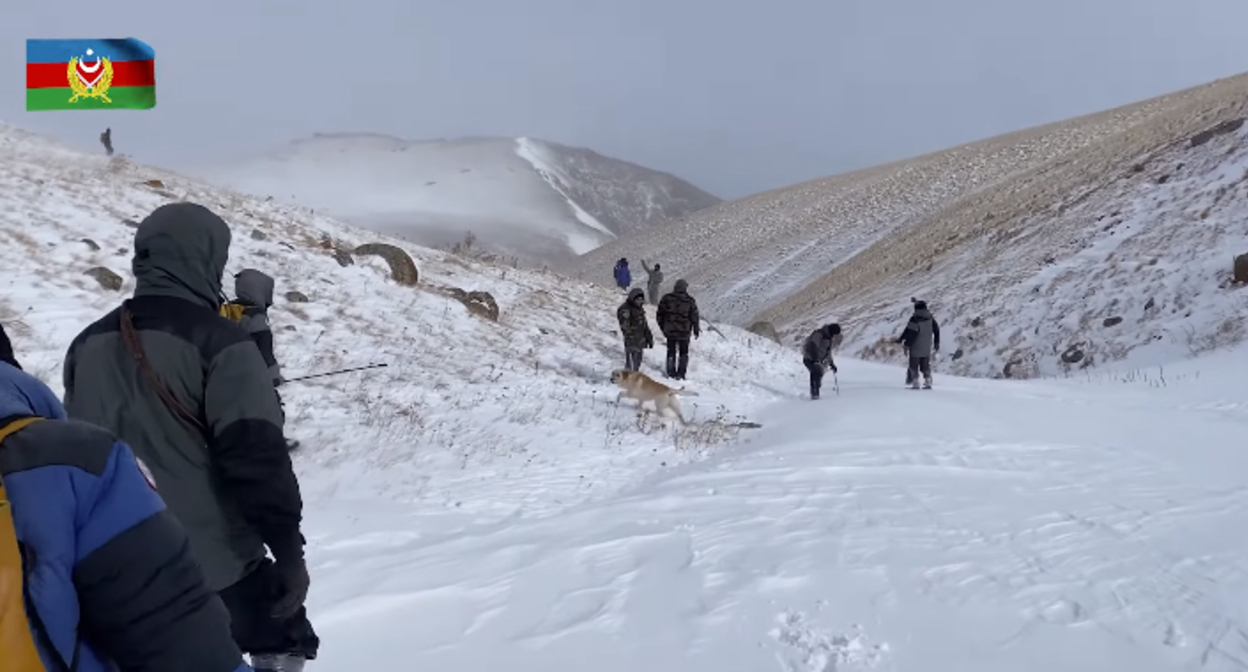Поиски пропавших в Кельбаджарском районе Нагорного Карабаха. Фото пресс-службы МО Азербайджана https://mod.gov.az/az/news/kelbecer-istiqametinde-yolu-azan-herbi-qulluqcumuzun-axtarisi-davam-edir-video-39159.html Поиски пропавших в Кельбаджарском районе Нагорного Карабаха. Фото пресс-службы МО Азербайджана https://mod.gov.az/az/news/kelbecer-istiqametinde-yolu-azan-herbi-qulluqcumuzun-axtarisi-davam-edir-video-39159.html