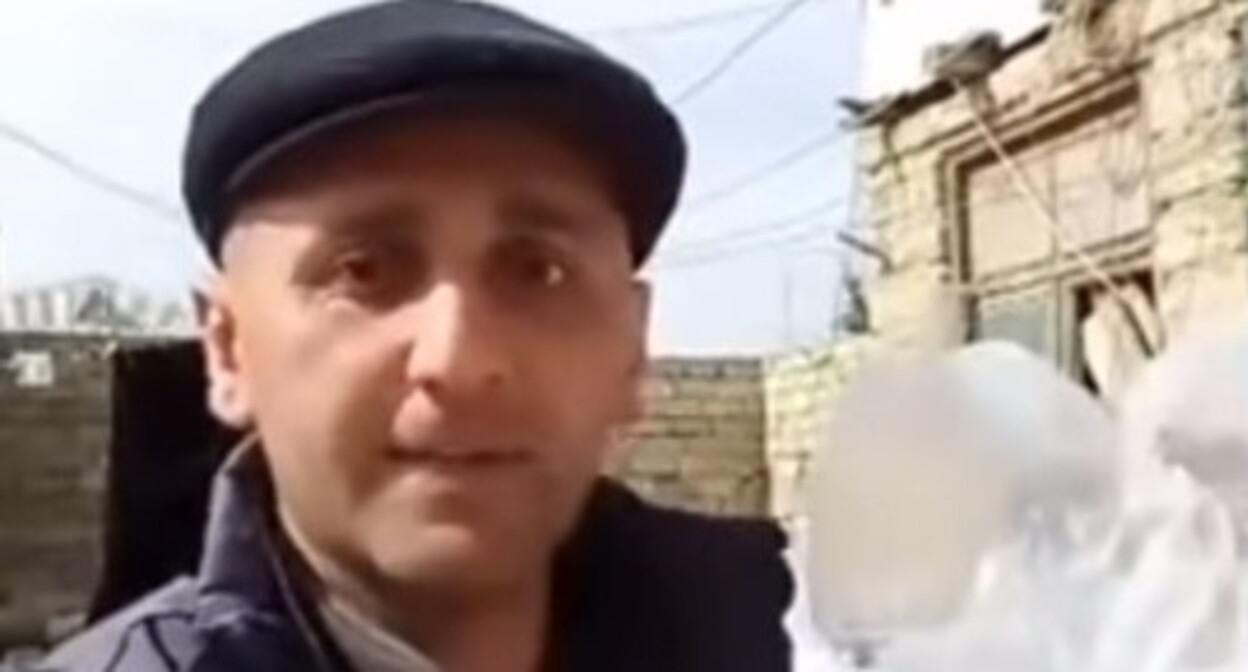 Агиль Гумбатов. Кадр видеообращения Гумбатова к президенту Азербайджана 13 марта 2019 года https://www.youtube.com/watch?v=qh0LMm-tKug Агиль Гумбатов. Кадр видеообращения Гумбатова к президенту Азербайджана 13 марта 2019 года https://www.youtube.com/watch?v=qh0LMm-tKug