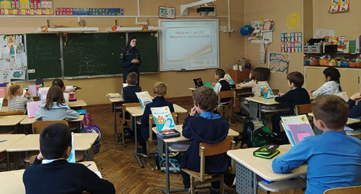 Школьный класс. Фото: пресс-служба МЧС РФ https://78.mchs.gov.ru Школьный класс. Фото: пресс-служба МЧС РФ https://78.mchs.gov.ru