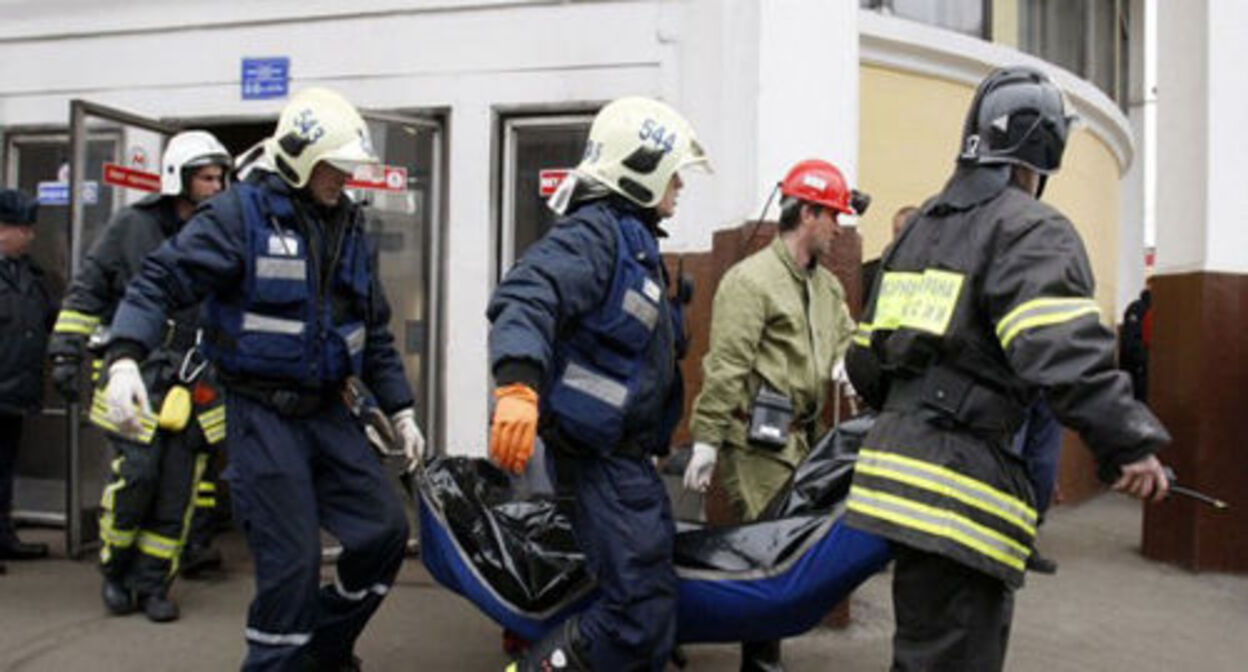 Взрывы в московском метро. Фото: "Юга.ру" - https://www.yuga.ru/media/61/bd/v-metro21_01__q0q0wh0.jpg Взрывы в московском метро. Фото: "Юга.ру" - https://www.yuga.ru/media/61/bd/v-metro21_01__q0q0wh0.jpg