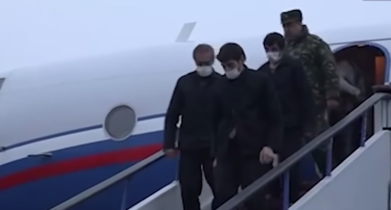 Возвращение в https://www.youtube.com/watch?v=2hFPg0Y-hD8&t=1sоеннопленных в Армению. Кадр видео BUDROOO NEWS
Возвращение в https://www.youtube.com/watch?v=2hFPg0Y-hD8&t=1sоеннопленных в Армению. Кадр видео BUDROOO NEWS