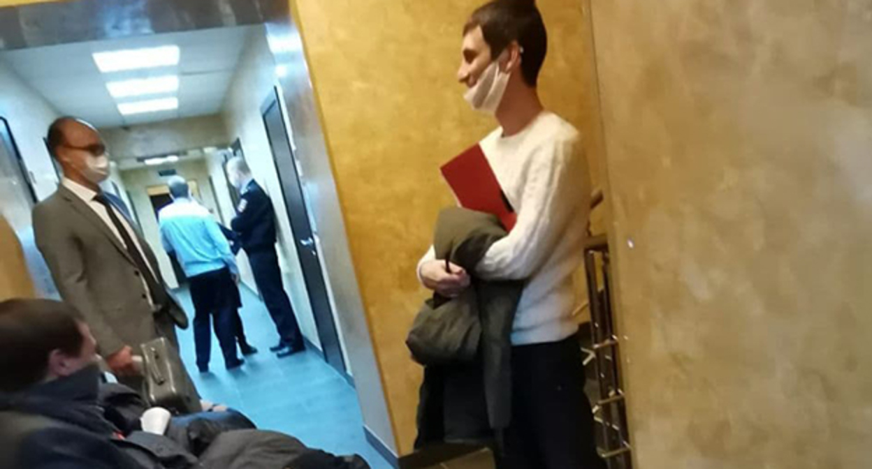 Михаил Соломонов (справа) в здании суда. Фото: объединенной пресс-службы судов Волгоградской области Михаил Соломонов (справа) в здании суда. Фото: объединенной пресс-службы судов Волгоградской области