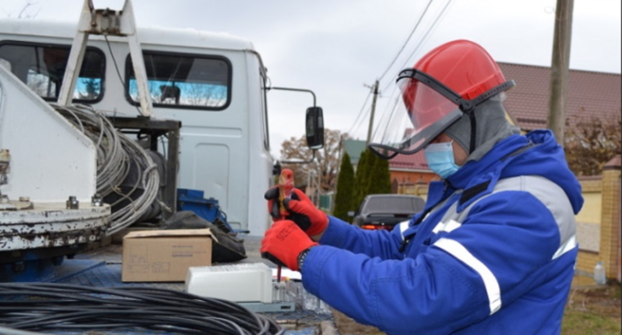 Монтаж ЛЭП. Фото: пресс-служба "Россети", https://rosseti-kuban.ru/press-tsentr/novosti-kompanii/news-20220208140408-533506/ Монтаж ЛЭП. Фото: пресс-служба "Россети", https://rosseti-kuban.ru/press-tsentr/novosti-kompanii/news-20220208140408-533506/