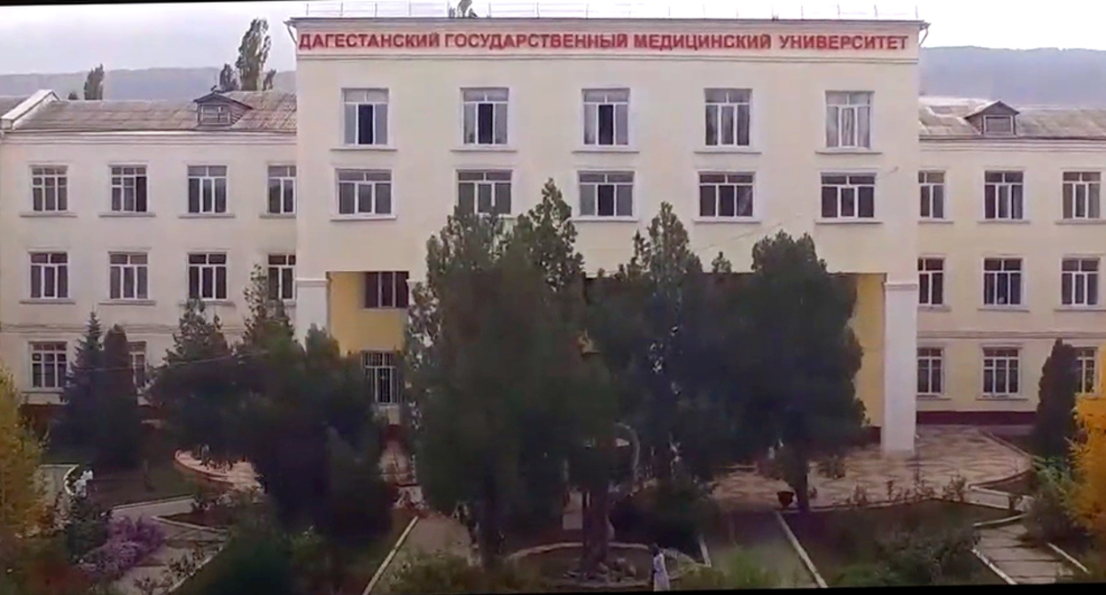 Здание ДГМУ. Кадр видео https://www.youtube.com/watch?v=nMi1EgXuH8Q Здание ДГМУ. Кадр видео https://www.youtube.com/watch?v=nMi1EgXuH8Q