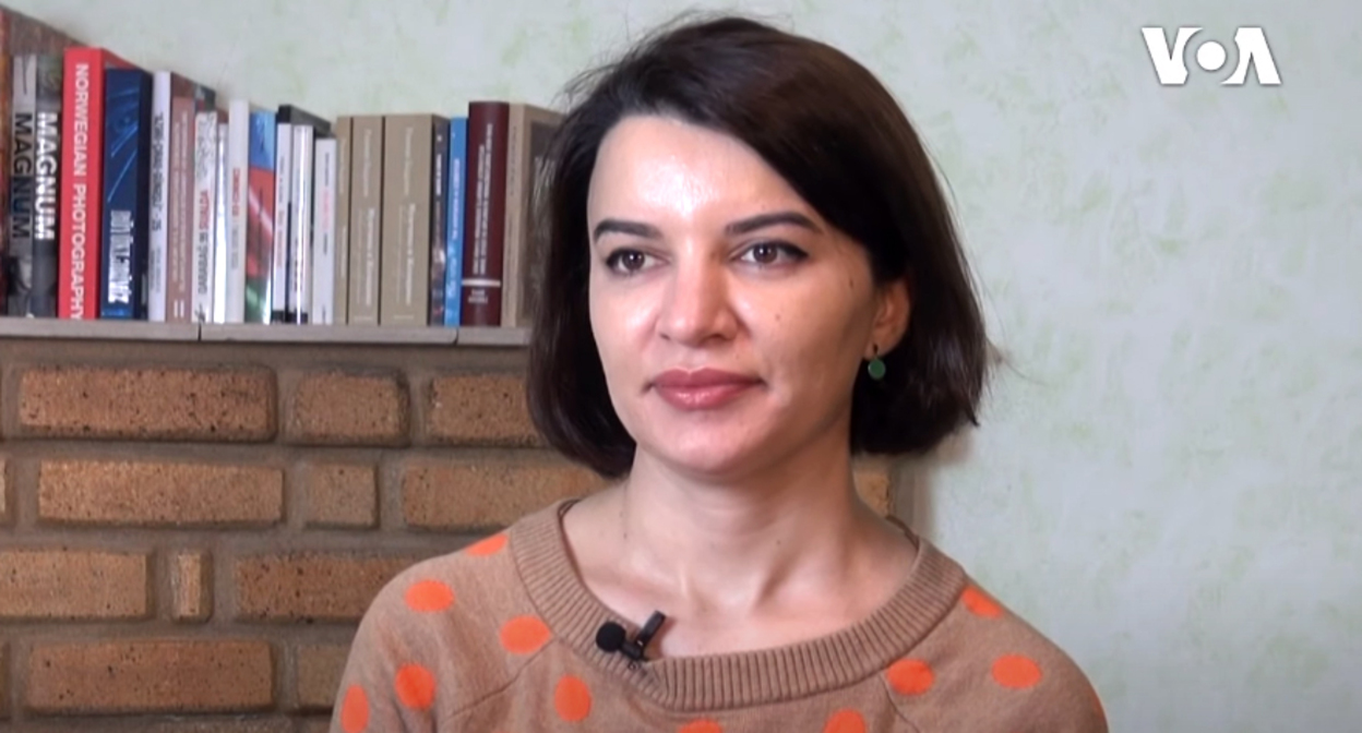 Севиндж Вагифгызы. Кадр видео Amerikanın Səsi / YouTube www.youtube.com/watch?v=MXAHM9xLj6Y Севиндж Вагифгызы. Кадр видео Amerikanın Səsi / YouTube www.youtube.com/watch?v=MXAHM9xLj6Y