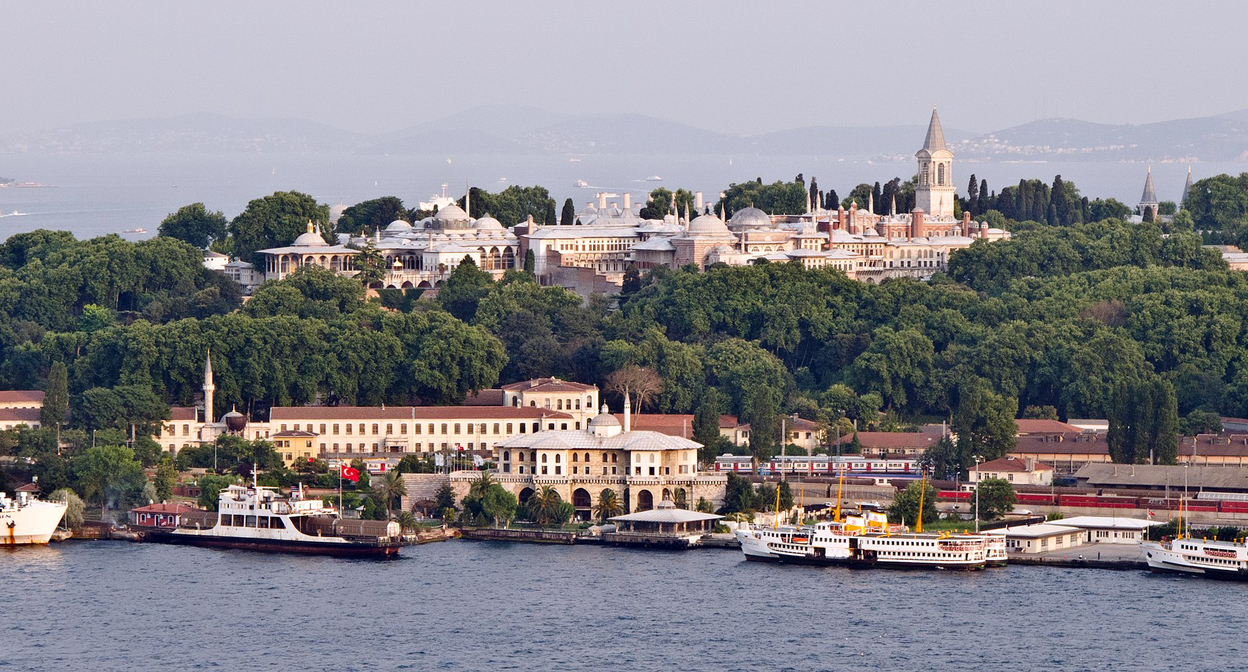 Стамбул. Фото Carlos Delgado https://wiki2.org/ru/Стамбул#/media/File:Topkapı_-_01.jpg Стамбул. Фото Carlos Delgado https://wiki2.org/ru/Стамбул#/media/File:Topkapı_-_01.jpg