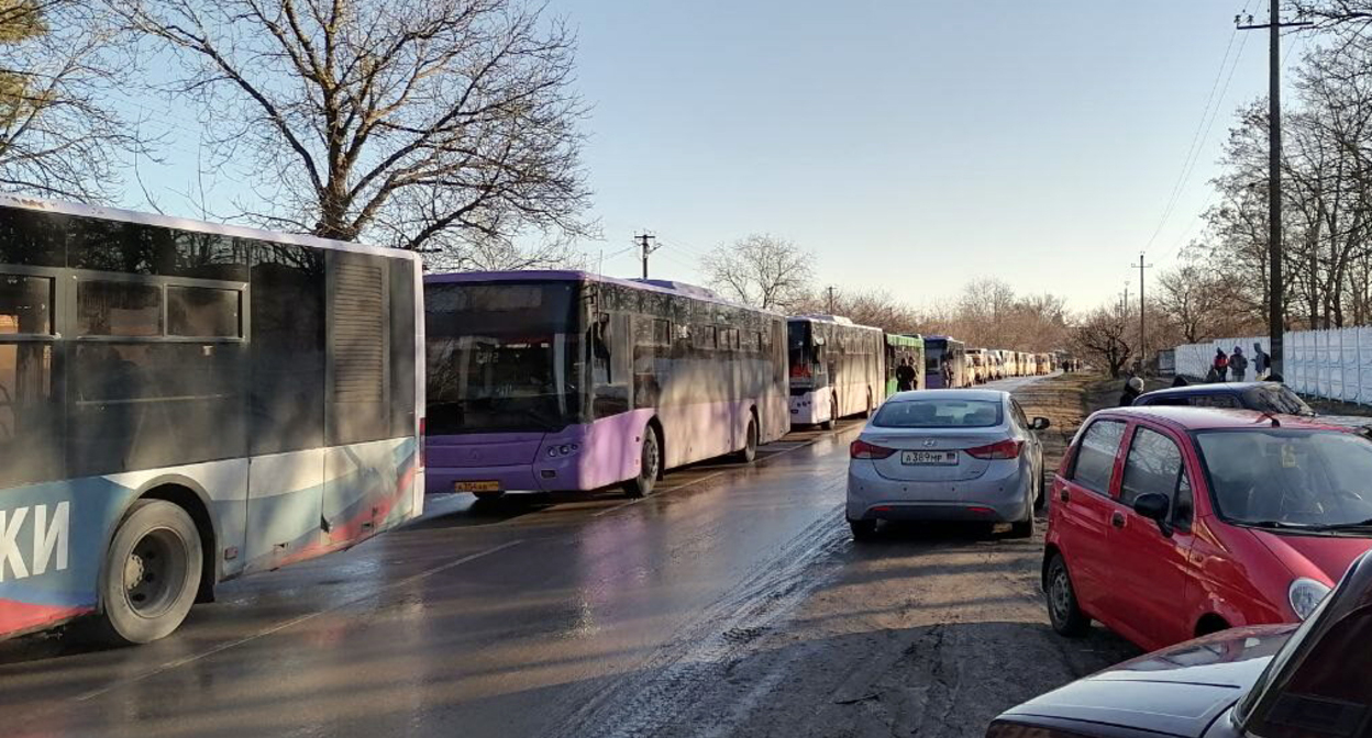 Автобусы с беженцами из Донецка. Фото Сергея Снежина для "Кавказского узла" Автобусы с беженцами из Донецка. Фото Сергея Снежина для "Кавказского узла"