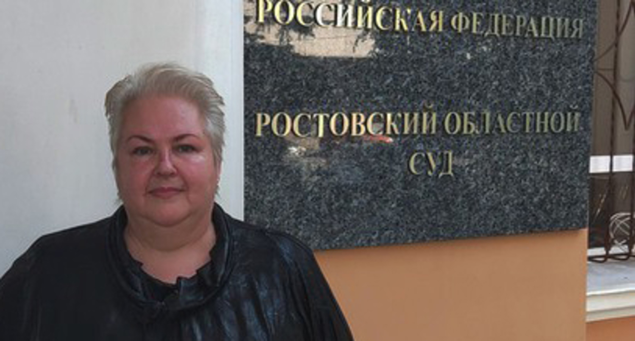 Ольга Гануша у входа в Ростовский областной суд, 30 сентября 2021 года. Фото Константина Волгина для "Кавказского узла" Ольга Гануша у входа в Ростовский областной суд, 30 сентября 2021 года. Фото Константина Волгина для "Кавказского узла"
