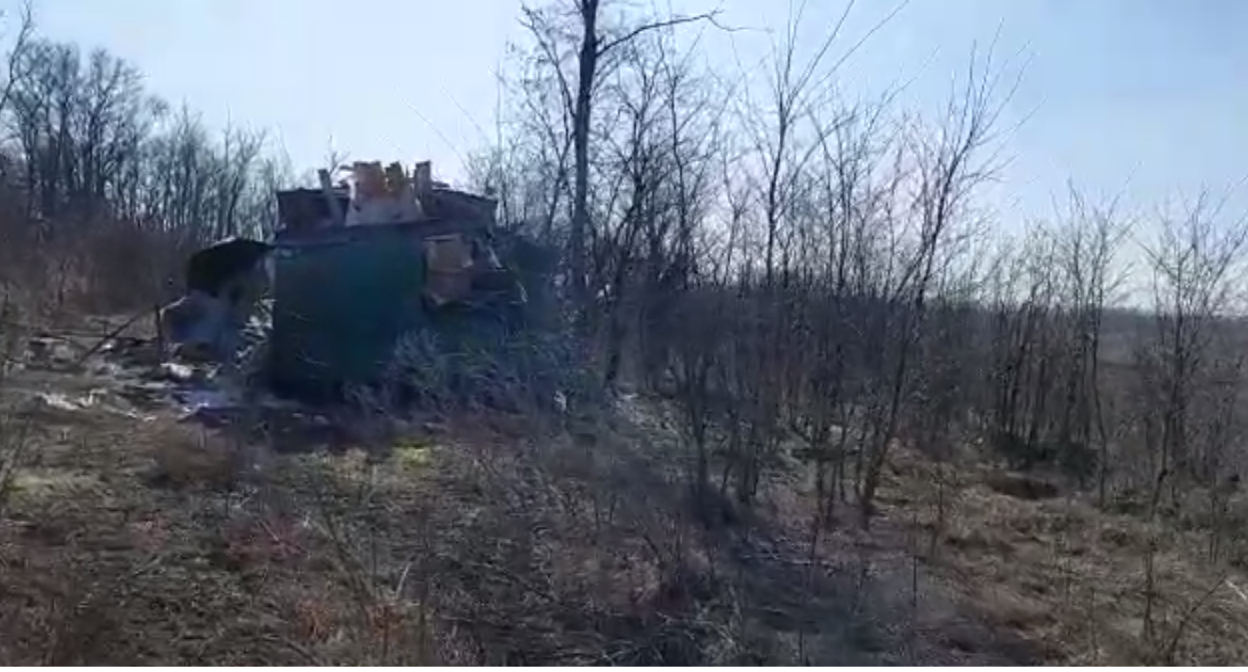 Разрушенное здание пограничного пункта в Ростовской области. Кадр видео https://www.youtube.com/watch?v=wQdoTObjJcQ&t=1s Разрушенное здание пограничного пункта в Ростовской области. Кадр видео https://www.youtube.com/watch?v=wQdoTObjJcQ&t=1s