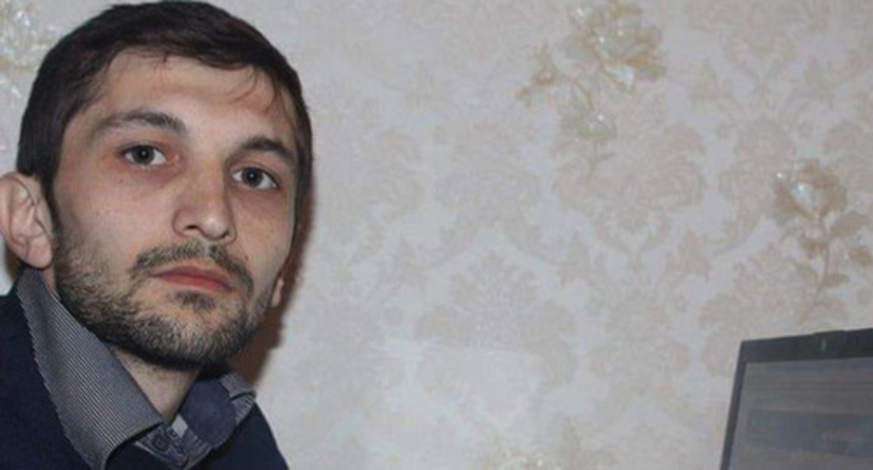 Полад Асланов. Скриншот https://doshdu.com/osuzhdennyj-azerbajdzhanskij-zhurnalist-podvergaetsja-davleniju-i-izoljacii-v-tjurme/ Полад Асланов. Скриншот https://doshdu.com/osuzhdennyj-azerbajdzhanskij-zhurnalist-podvergaetsja-davleniju-i-izoljacii-v-tjurme/