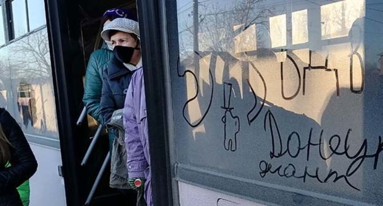 Автобус с беженцами из Донбасса. Фото Сергея Снежина для "Кавказского узла" Автобус с беженцами из Донбасса. Фото Сергея Снежина для "Кавказского узла"