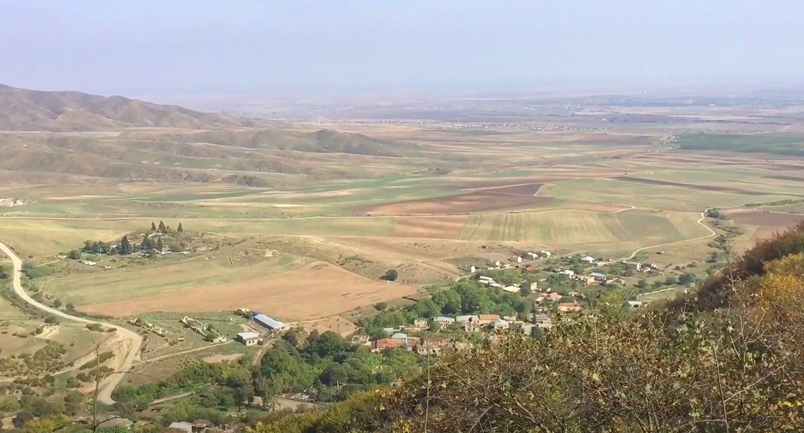 Вид села Храморт. Кадр видео 
Sergey Andreev  https://www.youtube.com/watch?v=nPHstiPx2ec