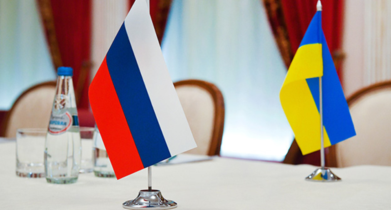Флаги России и Украины. Скриншот видео https://www.tvc.ru/news/show/id/234176 Флаги России и Украины. Скриншот видео https://www.tvc.ru/news/show/id/234176