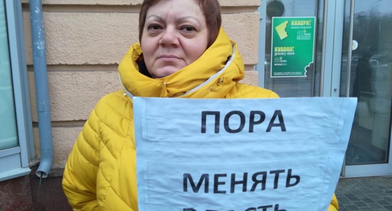 Одиночный пикет Галины Заболотневой. Волгоград, 23 декабря 2018 года. Фото Татьяны Филимоновой для "Кавказского узла" Одиночный пикет Галины Заболотневой. Волгоград, 23 декабря 2018 года. Фото Татьяны Филимоновой для "Кавказского узла"