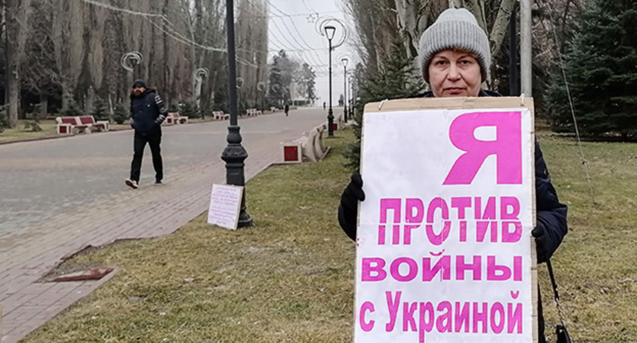 Тамара Гродникова во время пикета. Фото Ольги Черкасовой для "Кавказского узла" Тамара Гродникова во время пикета. Фото Ольги Черкасовой для "Кавказского узла"