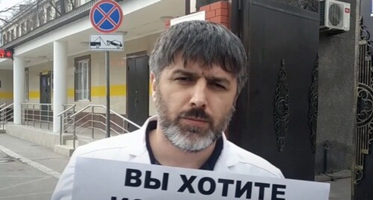 Салим Халитов. Кадр видео "Кавказского узла" https://www.youtube.com/watch?v=wwwDKDq77cQ&feature=emb_logo Салим Халитов. Кадр видео "Кавказского узла" https://www.youtube.com/watch?v=wwwDKDq77cQ&feature=emb_logo