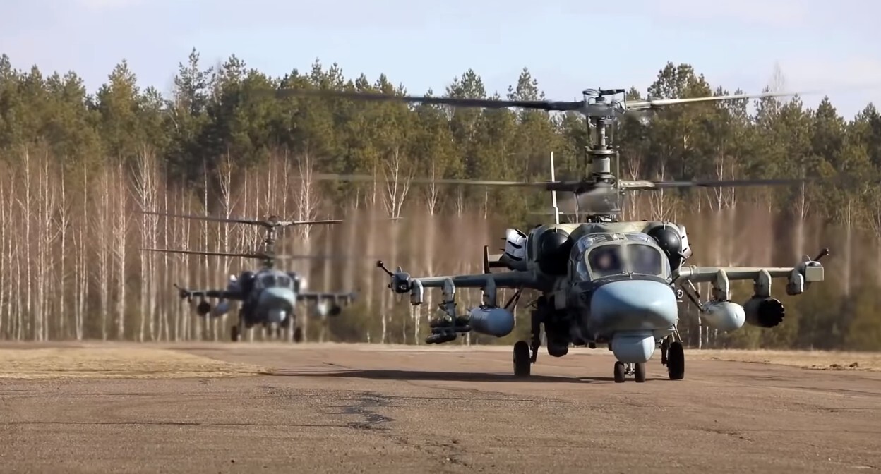 Вертолеты Минобороны России на Украине. Стопкадр из видео https://www.youtube.com/watch?v=1CODYSvibKY Вертолеты Минобороны России на Украине. Стопкадр из видео https://www.youtube.com/watch?v=1CODYSvibKY
