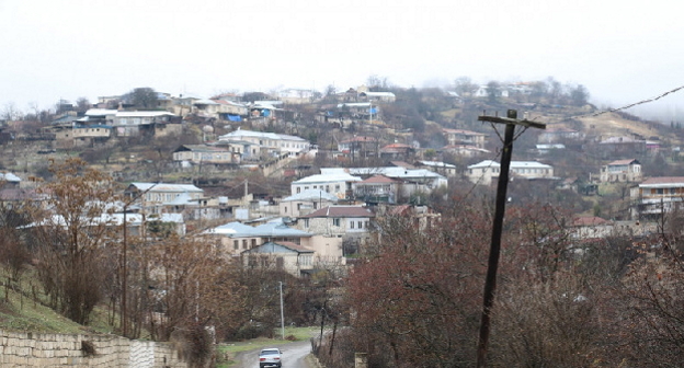 Село в общине Парух, фото: https://karabakhtimes.com/army/vs-azerbajdzhana-iz-minometa-veli-ogon-v-napravlenii-sel-xnapat-i-parux-v-arcaxe.html Село в общине Парух, фото: https://karabakhtimes.com/army/vs-azerbajdzhana-iz-minometa-veli-ogon-v-napravlenii-sel-xnapat-i-parux-v-arcaxe.html