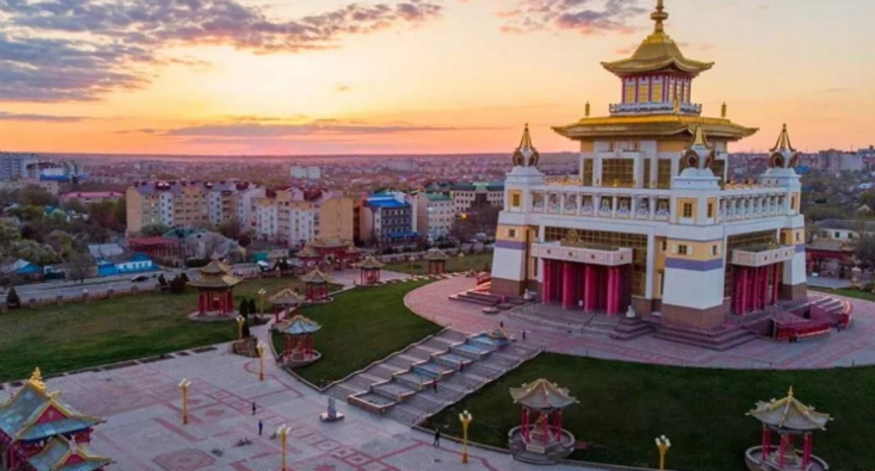 Элиста, фото: https://ru.wikipedia.org/wiki/%D0%9A%D0%B0%D0%BB%D0%BC%D1%8B%D0%BA%D0%B8%D1%8F Элиста, фото: https://ru.wikipedia.org/wiki/%D0%9A%D0%B0%D0%BB%D0%BC%D1%8B%D0%BA%D0%B8%D1%8F