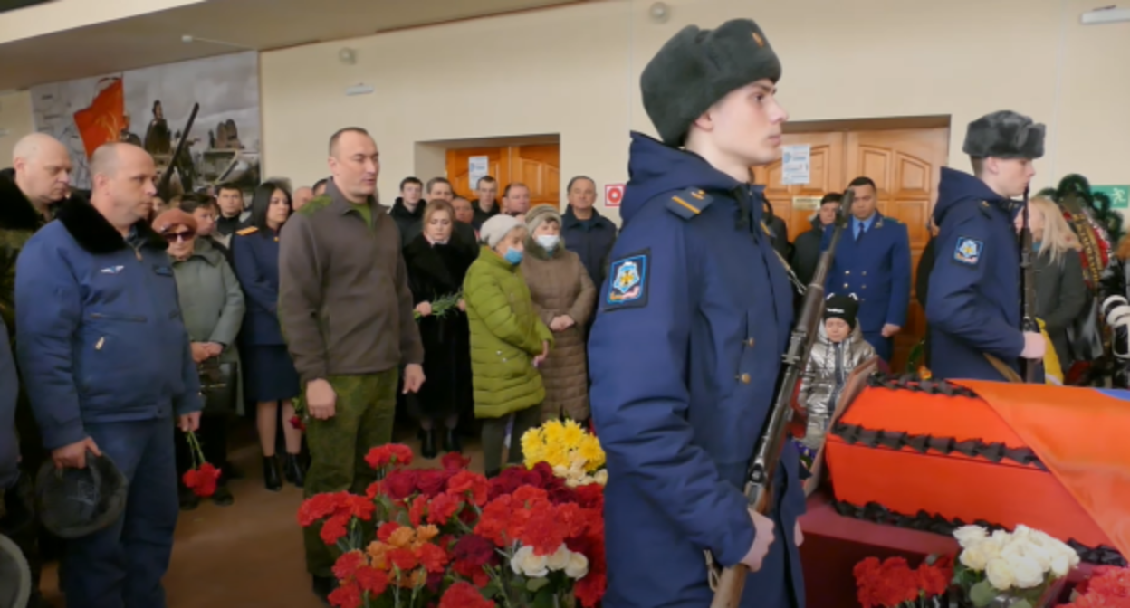 Похороны Сергея Волынца. Фото: Кадр канала
trk atv https://www.youtube.com/watch?v=RgEpBN0IBDc Похороны Сергея Волынца. Фото: Кадр канала
trk atv https://www.youtube.com/watch?v=RgEpBN0IBDc