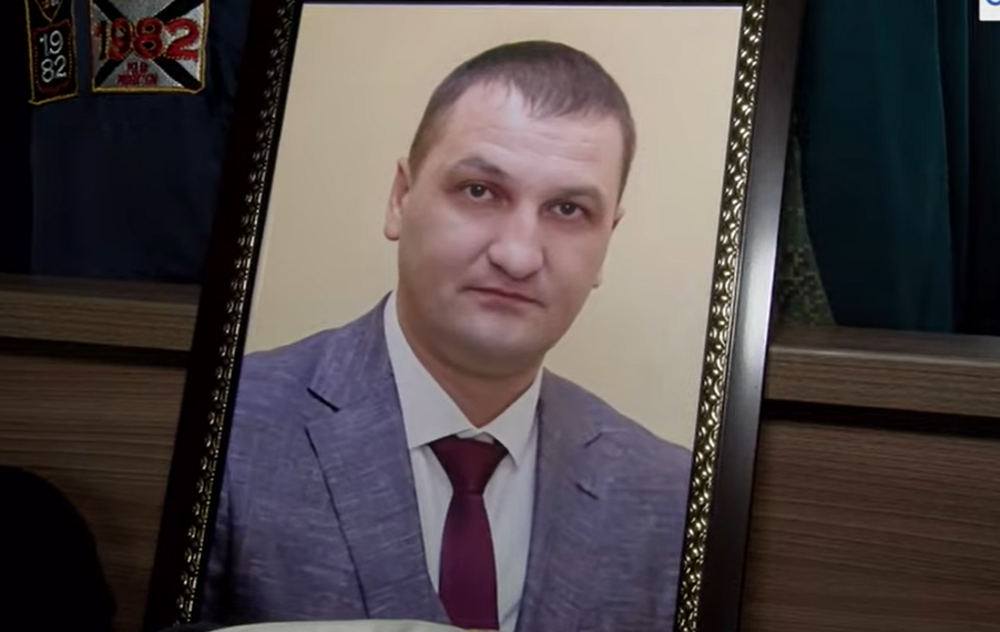 Аслан Дзантиев, стоп-кадр из видео издания опубликованного на YouTube-канале "15-й регион". https://www.youtube.com/watch?v=iYZVvDeIff4&t=297s
