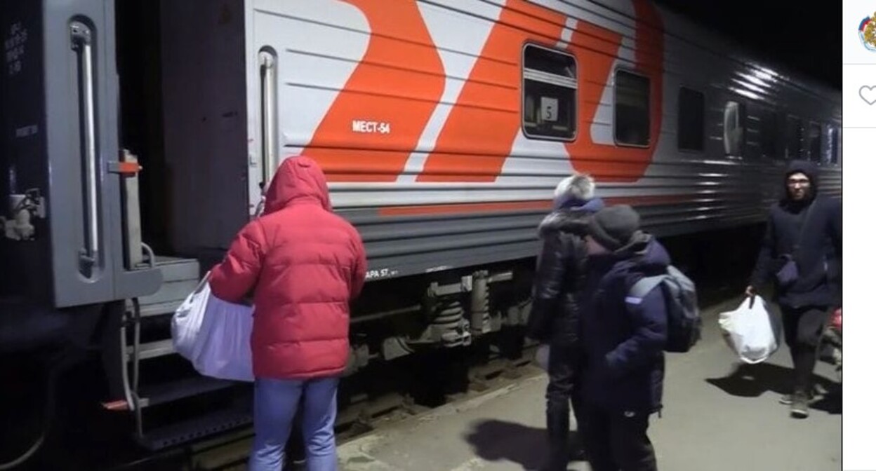 Посадка беженцев из Донбасса в Таганроге на поезд 19 марта 2022 года. Скриншот со страницы https://vk.com/public172341911?z=photo-172341911_457239868%2Fwall-172341911_435 Посадка беженцев из Донбасса в Таганроге на поезд 19 марта 2022 года. Скриншот со страницы https://vk.com/public172341911?z=photo-172341911_457239868%2Fwall-172341911_435