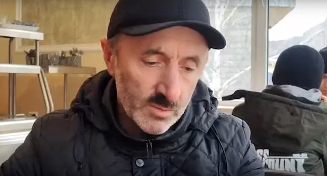 Владелец кафе в дагестанском селе Хебда. Кадр видео https://vk.com/wall-74219800_1262648 Владелец кафе в дагестанском селе Хебда. Кадр видео https://vk.com/wall-74219800_1262648