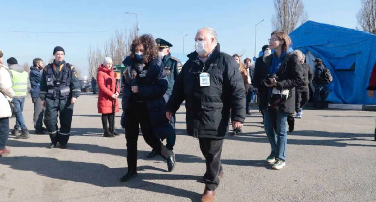 Представитель ООН в Ростовской области. Фото: Виктория Корнеева / don24.ru / АО «Дон-медиа», https://don24.ru/rubric/obschestvo/predstavitel-oon-bezhencam-v-rostovskoy-oblasti-pomosch-okazyvayut-na-vysshem-urovne.html Представитель ООН в Ростовской области. Фото: Виктория Корнеева / don24.ru / АО «Дон-медиа», https://don24.ru/rubric/obschestvo/predstavitel-oon-bezhencam-v-rostovskoy-oblasti-pomosch-okazyvayut-na-vysshem-urovne.html