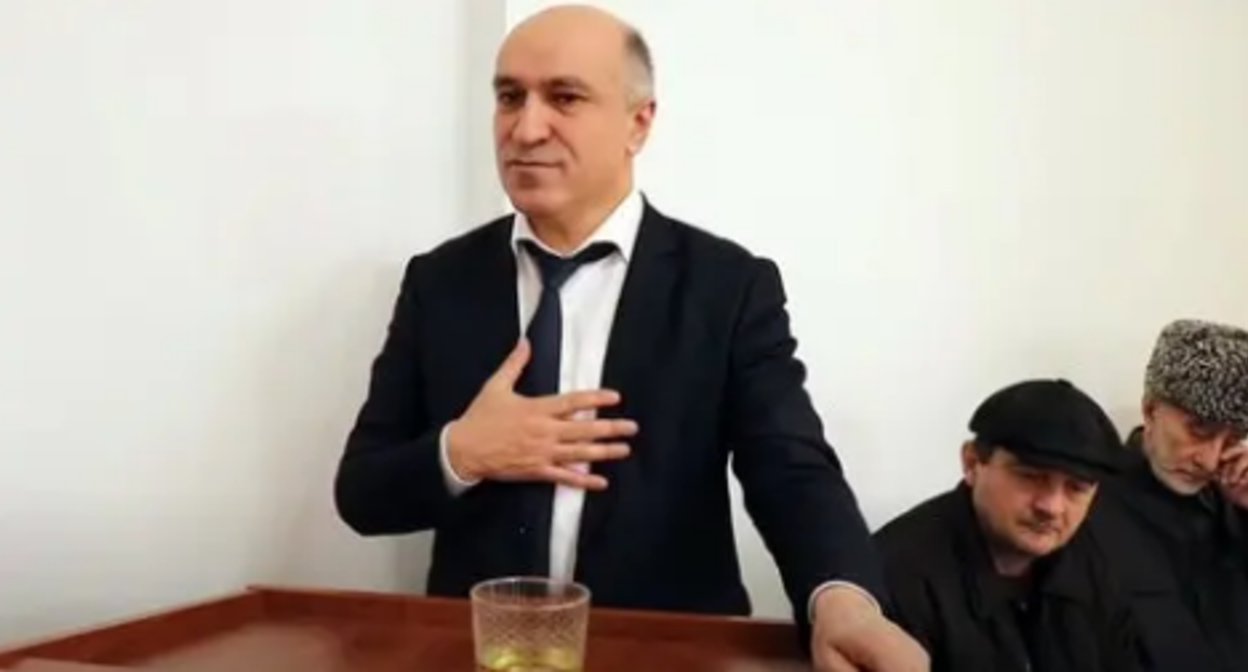 Ахмед Погоров. Кадр видео
Совет тейпов Республики Ингушетия https://www.youtube.com/watch?v=IzFovZzeCro Ахмед Погоров. Кадр видео
Совет тейпов Республики Ингушетия https://www.youtube.com/watch?v=IzFovZzeCro
