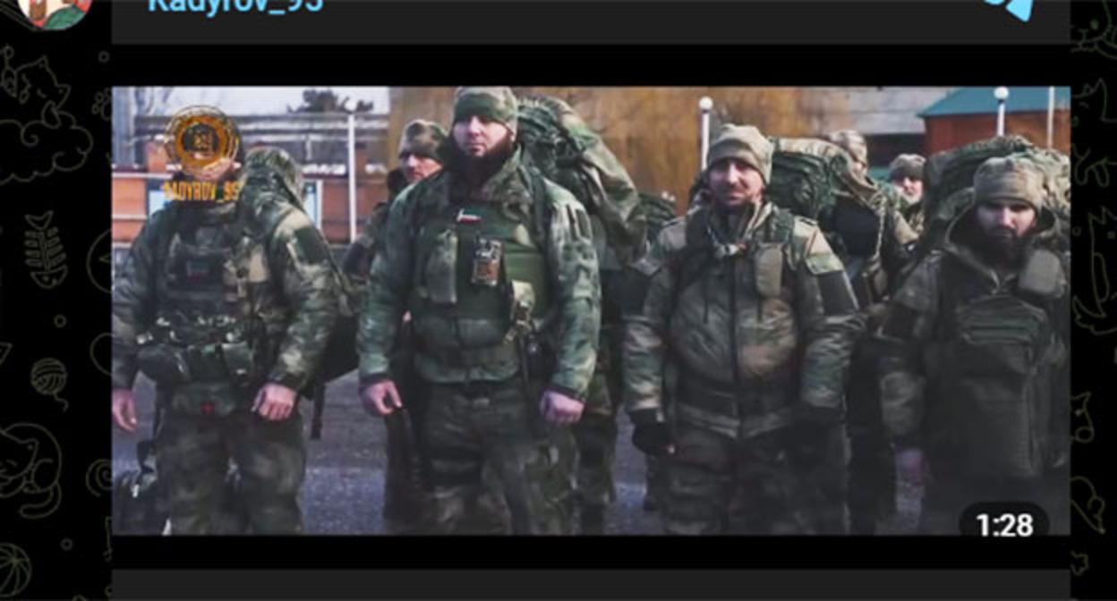 Добровольцы перед отправкой на Украину. Скриншот видео https://t.me/RKadyrov_95/1596 Добровольцы перед отправкой на Украину. Скриншот видео https://t.me/RKadyrov_95/1596