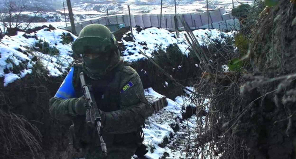 Миротворец в Нагорном Карабахе. Фото пресс-службы МО России https://mil.ru/russian_peacekeeping_forces/news/more.htm?id=12404352@egNews Миротворец в Нагорном Карабахе. Фото пресс-службы МО России https://mil.ru/russian_peacekeeping_forces/news/more.htm?id=12404352@egNews