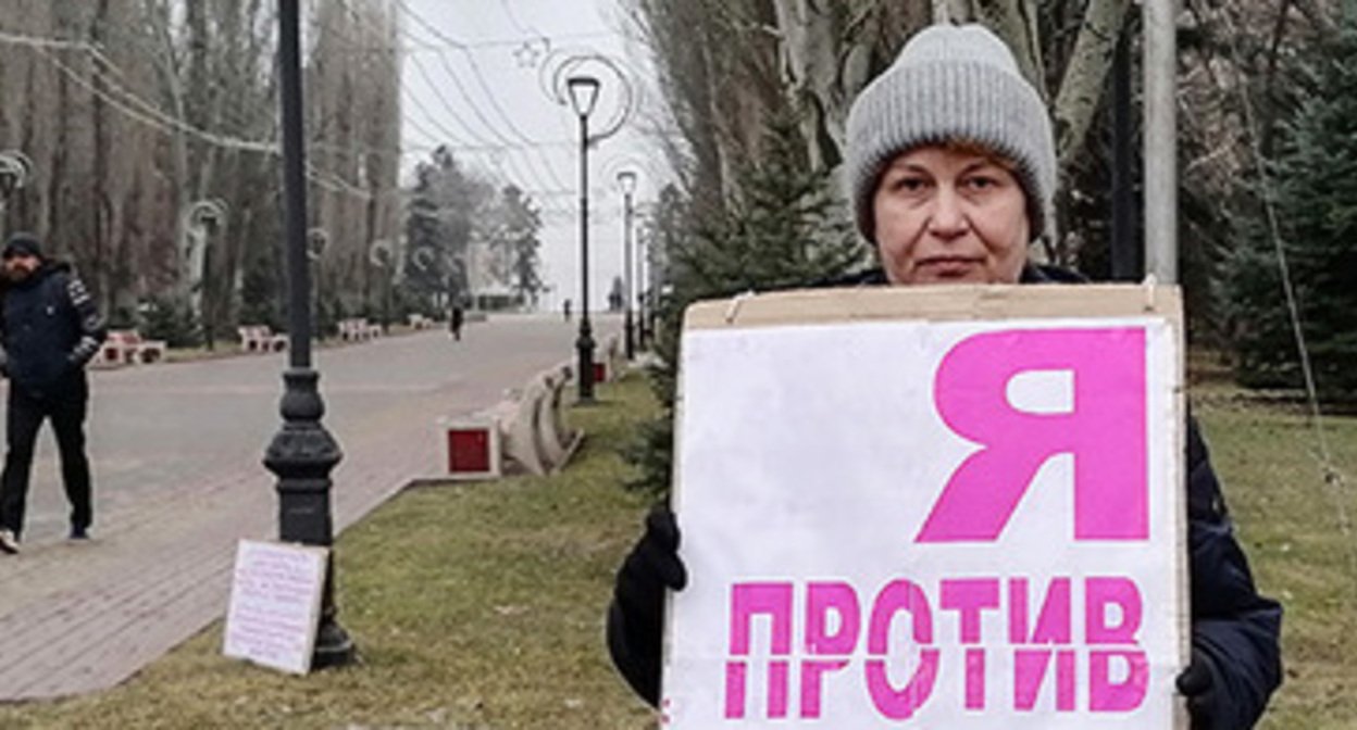 Тамара Гродникова во время пикета в Волгограде. Фото Ольги Черкасовой для "Кавказского узла" Тамара Гродникова во время пикета в Волгограде. Фото Ольги Черкасовой для "Кавказского узла"