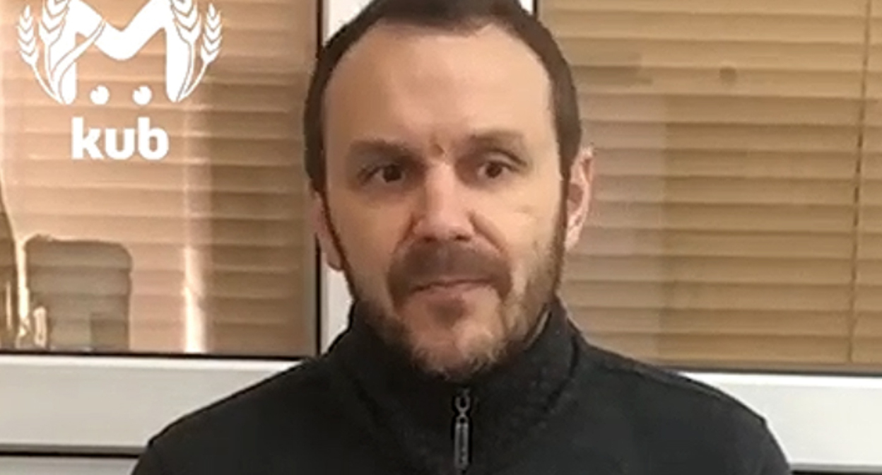 Евгений Бондарь. Кадр видео
"Блокнот Сочи" https://www.youtube.com/watch?v=zP06MVPZFhI Евгений Бондарь. Кадр видео
"Блокнот Сочи" https://www.youtube.com/watch?v=zP06MVPZFhI