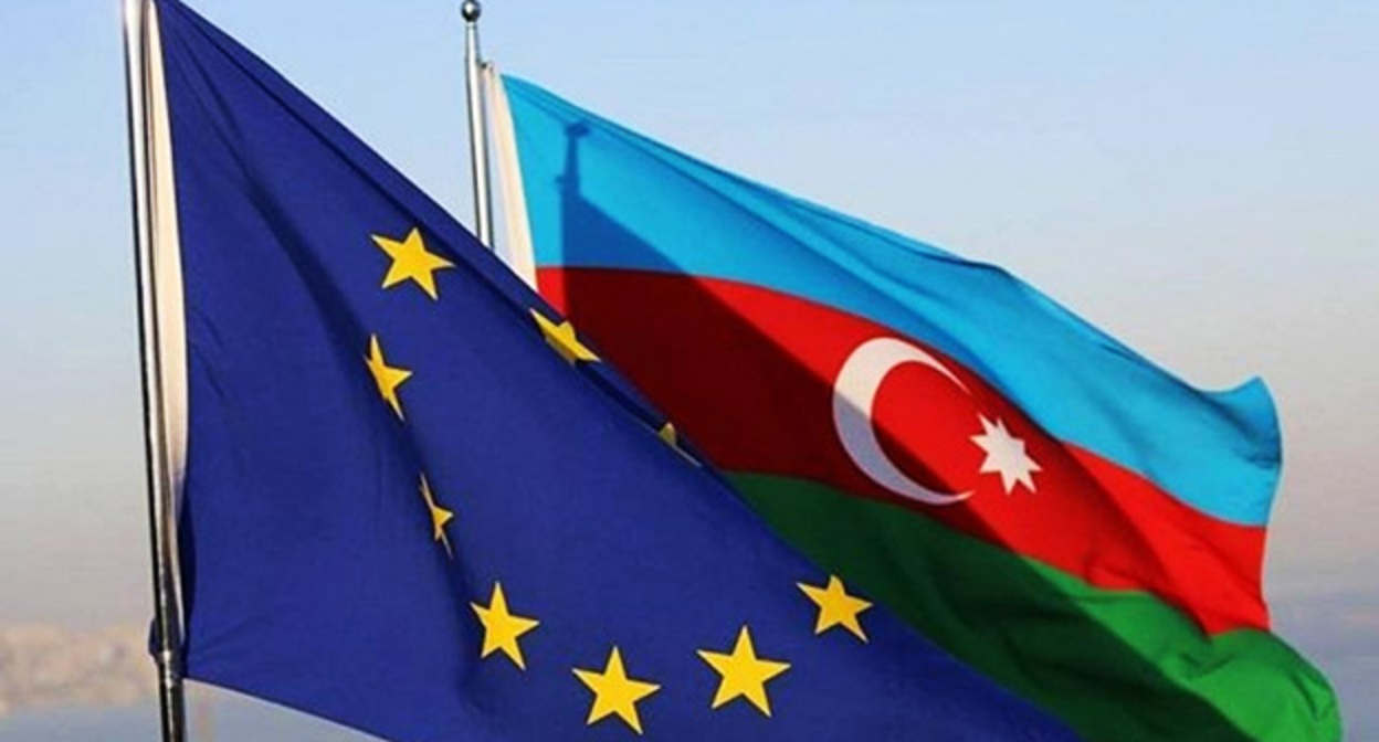 Флаги Совета Европы и Азербайджана. Фото https://apa.az/ru/foreign-policy/obnarodovan-byudzet-novogo-plana-deistvii-soveta-evropy-dlya-azerbaidzana-476622/ Флаги Совета Европы и Азербайджана. Фото https://apa.az/ru/foreign-policy/obnarodovan-byudzet-novogo-plana-deistvii-soveta-evropy-dlya-azerbaidzana-476622/