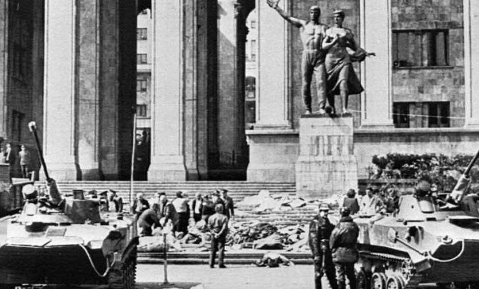 Разгон митинга в Тбилиси 9 апреля 1989 года. Архивное фото, источник Report.ge, https://report.ge/ru/society/proshlo-32-goda-so-dnya-tragedii-9-aprelya/
Разгон митинга в Тбилиси 9 апреля 1989 года. Архивное фото, источник Report.ge, https://report.ge/ru/society/proshlo-32-goda-so-dnya-tragedii-9-aprelya/