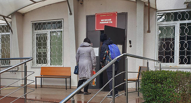 Хостинский районный суд Сочи. Фото Светланы Кравченко для "Кавказского узла" Хостинский районный суд Сочи. Фото Светланы Кравченко для "Кавказского узла"