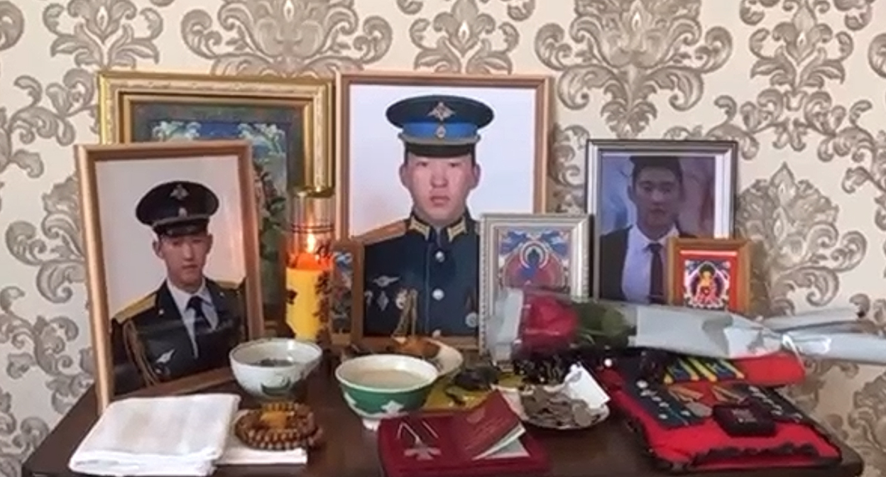 Фотографии погибшего Бадмы Бадмаева и его награда. Кадр видео https://vk.com/wall546180654_10807?z=video546180654_456239153%2F4c8d79a912d959cefd%2Fpl_post_546180654_10807 Фотографии погибшего Бадмы Бадмаева и его награда. Кадр видео https://vk.com/wall546180654_10807?z=video546180654_456239153%2F4c8d79a912d959cefd%2Fpl_post_546180654_10807