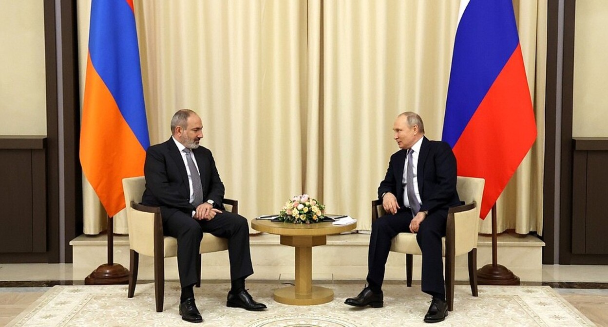 Никол Пашинян и Владимир Путин на переговорах в Москве 19 апреля 2022 года. Фото: пресс-служба Кремля. http://kremlin.ru/events/president/transcripts/68246 Никол Пашинян и Владимир Путин на переговорах в Москве 19 апреля 2022 года. Фото: пресс-служба Кремля. http://kremlin.ru/events/president/transcripts/68246